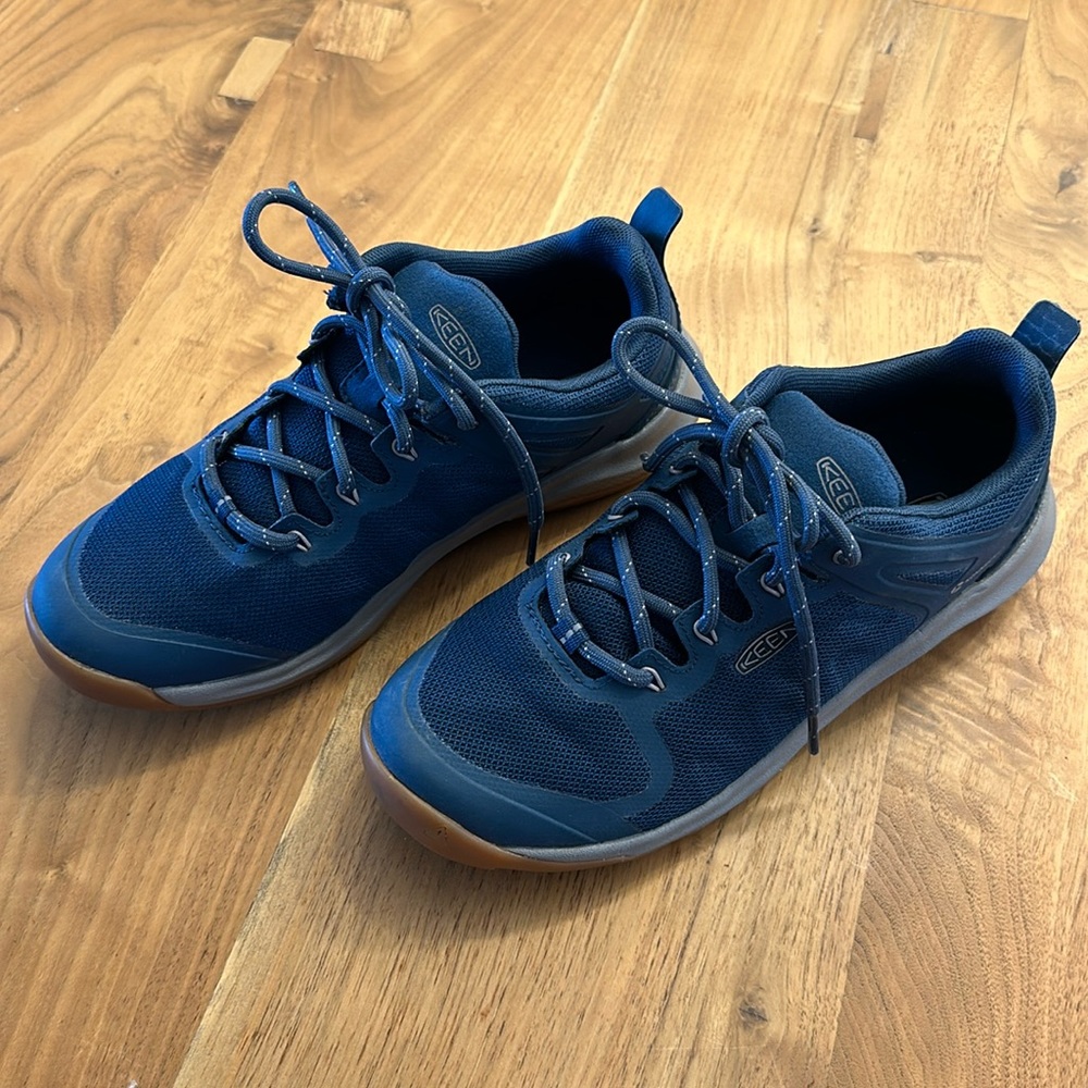 These are great shoes, barely worn once. Pretty much new